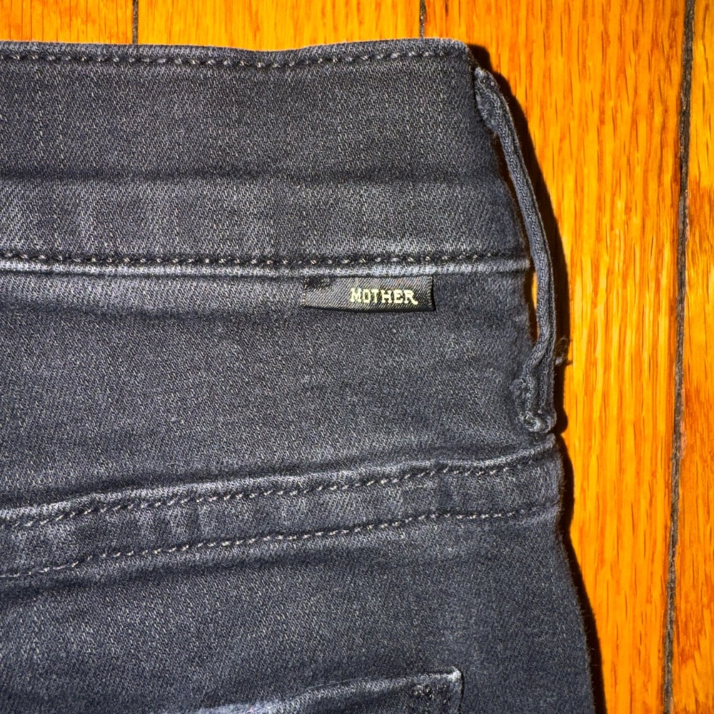 MOTHER The Insider Mid-Rise Crop
Step Fray Jeans - Picture 5 of 6